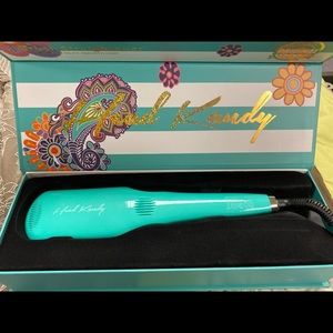 Head Kandy 2.0 Brush Straightener